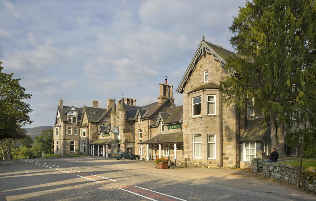 The Invercauld Arms Hotel Ballater Exterior foto