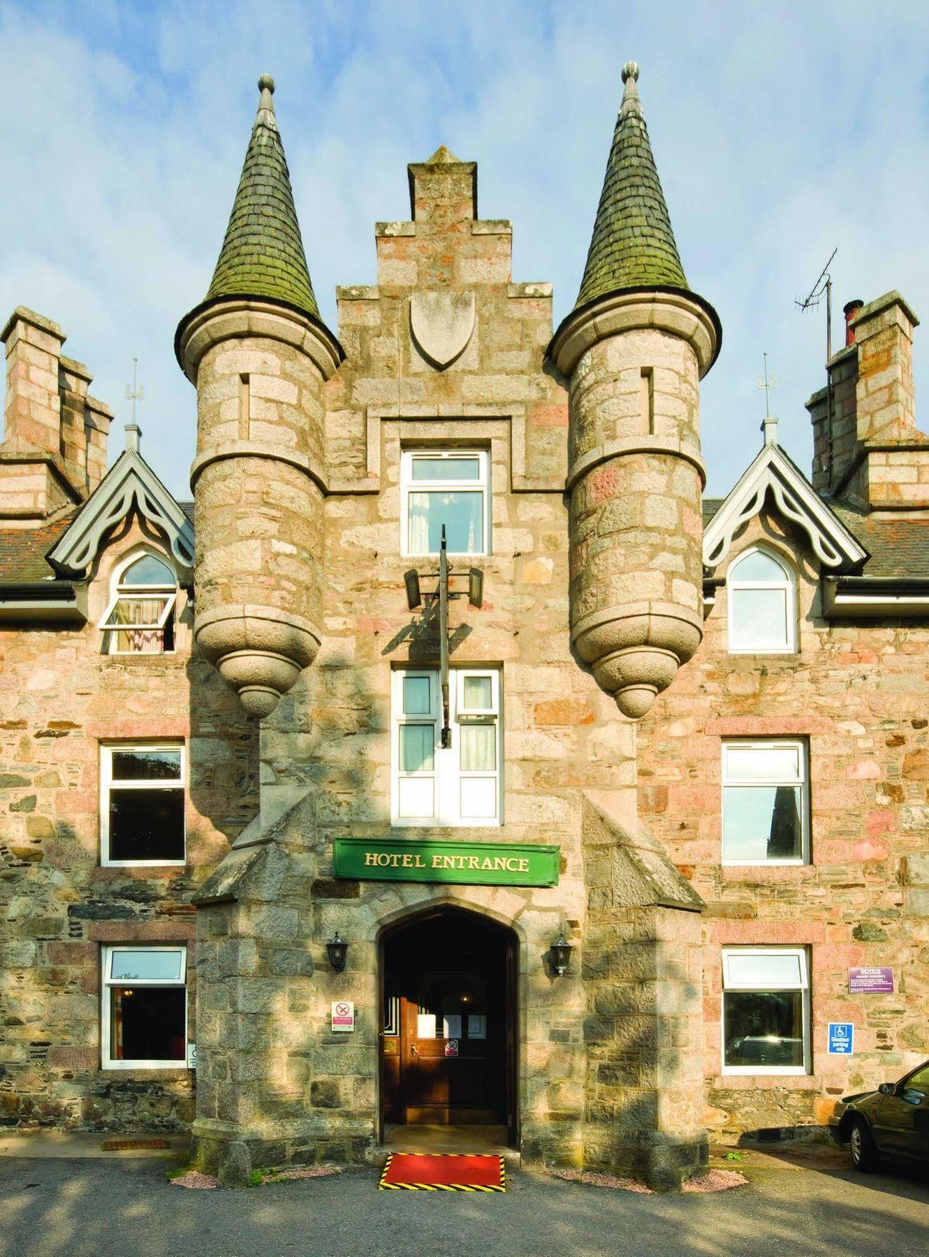 The Invercauld Arms Hotel Ballater Exterior foto